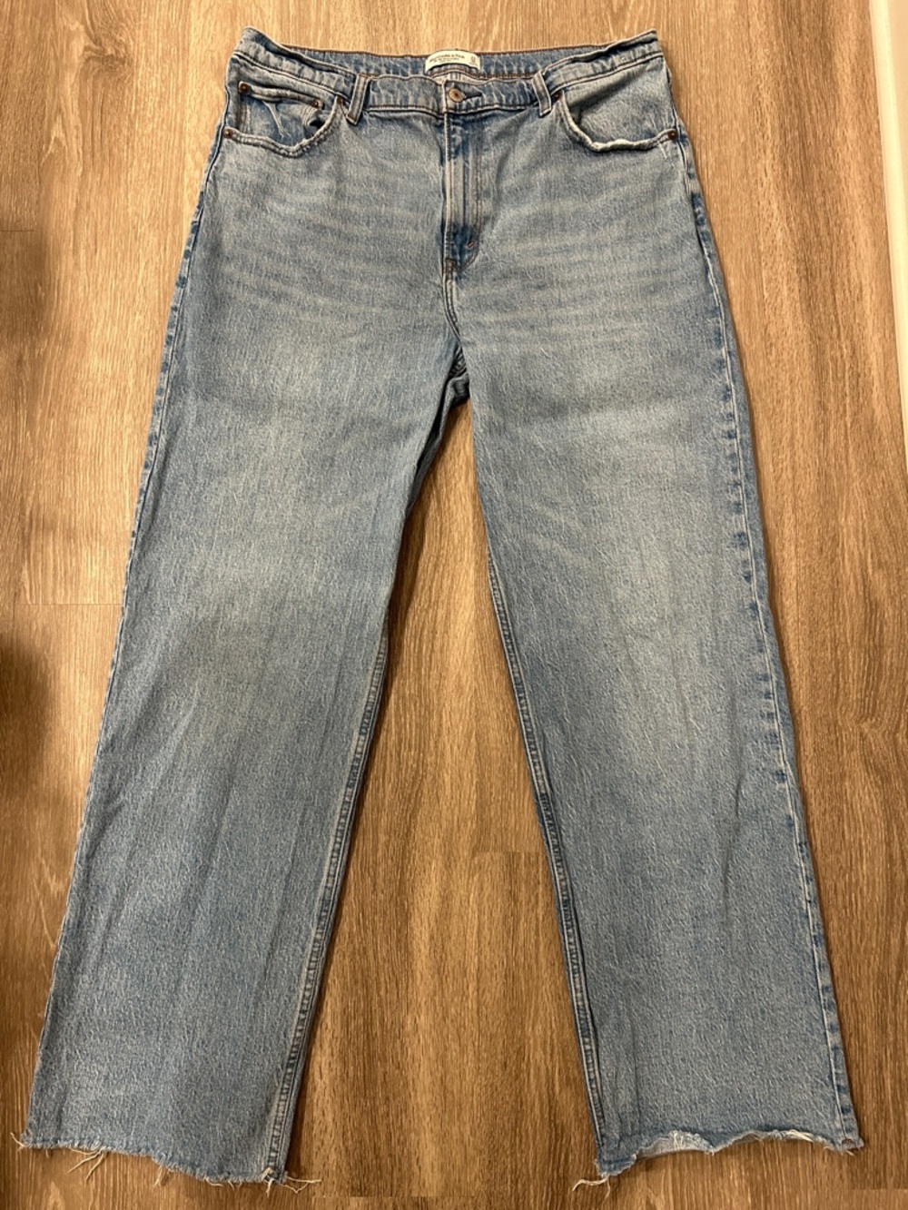 Abercrombie & Fitch - The ‘90s Relaxed High Rise Jeans